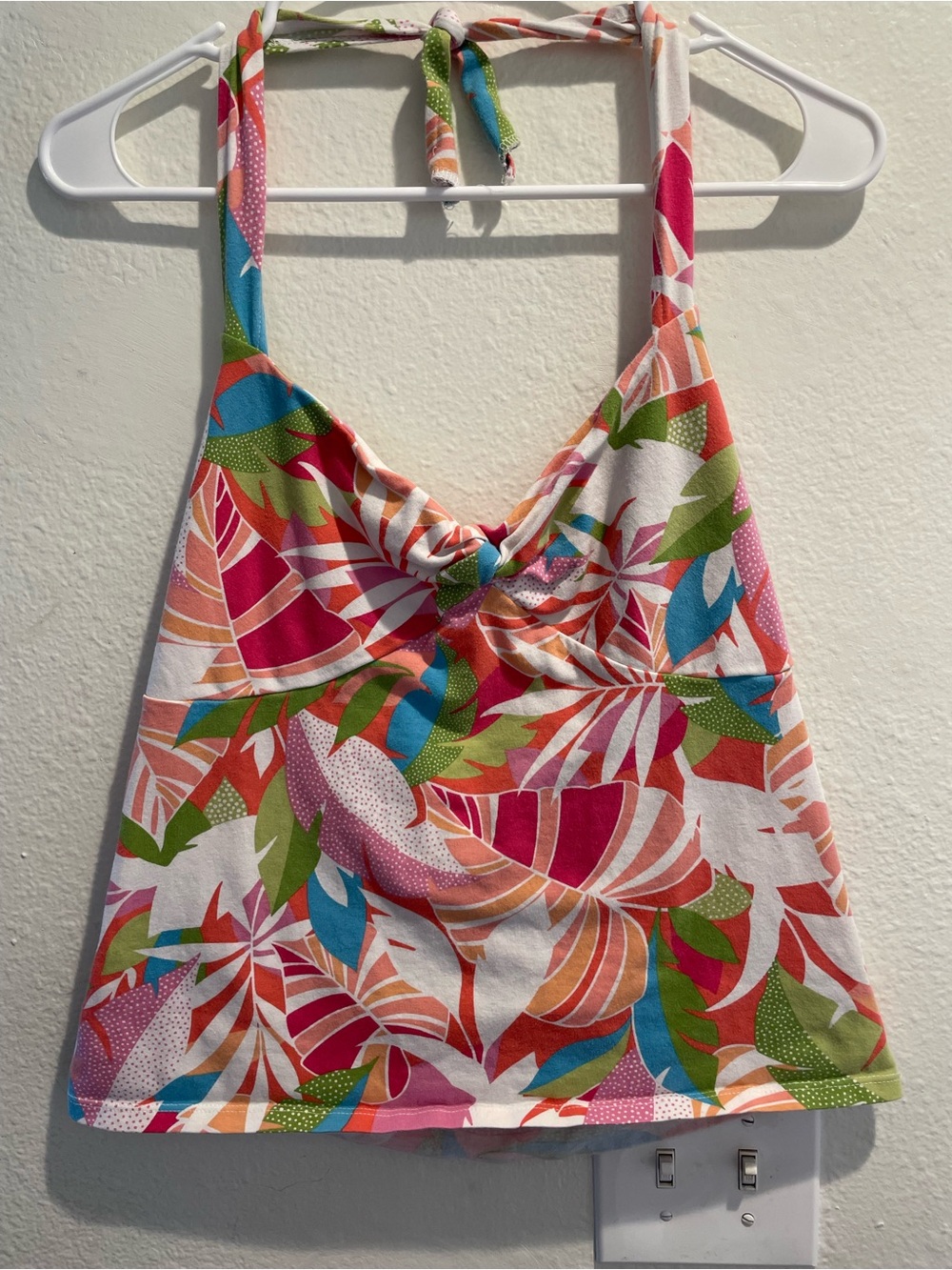 ✨ Liz Claiborne Tropical Leaf Halter Top Twist Front ✨